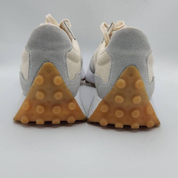 New Balance Women’s 327 Nimbus Cloud Beige Suede Sneakers Gum Sole Size 12 - Picture 6 of 9